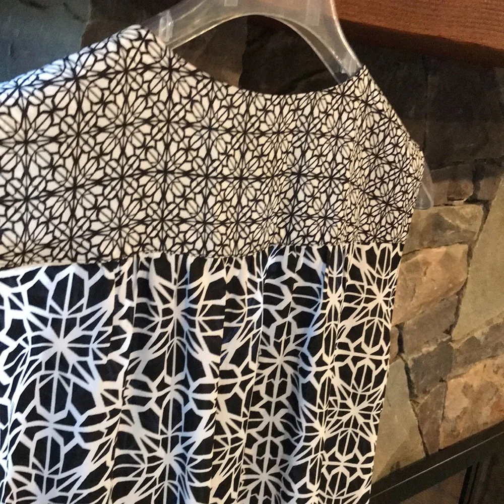 New Directions Ruffled Sleeveless Tank - Picture 5 of 10